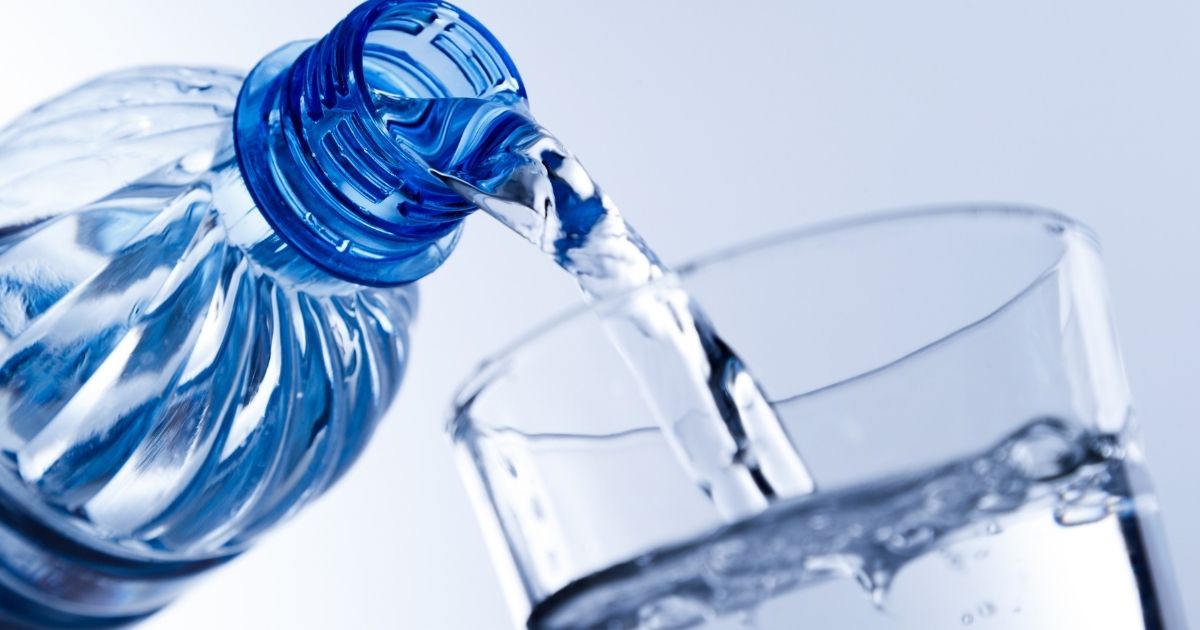 A Importância da Água para a Prevenção das Estrias